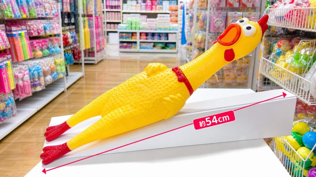 ダイソーの押すと鳴く大きい鶏を売り場で探すイメージ